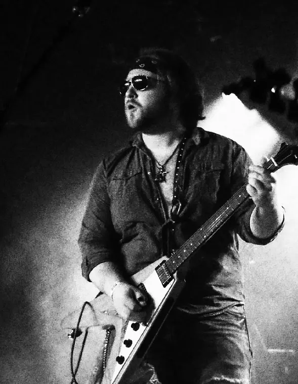 Live Music: Leo Duke